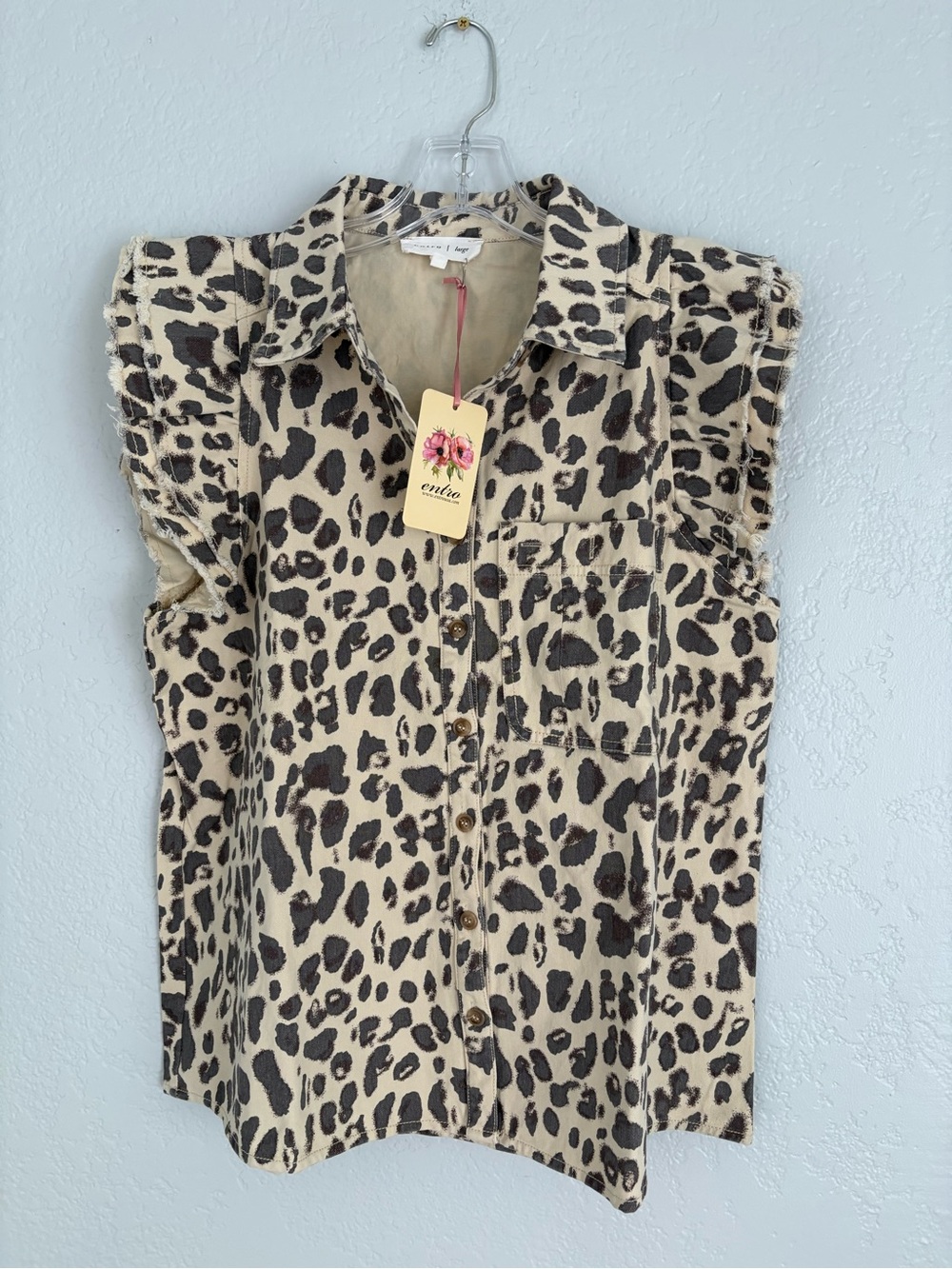 ❤️ Elegant entro Leopard-Print Sleeveless Button-Up Top - Beige & Black - Picture 1 of 8
